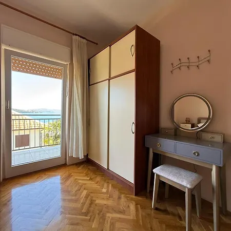 Апартаменты 4-bedroom Lux With Amazing Scenery *